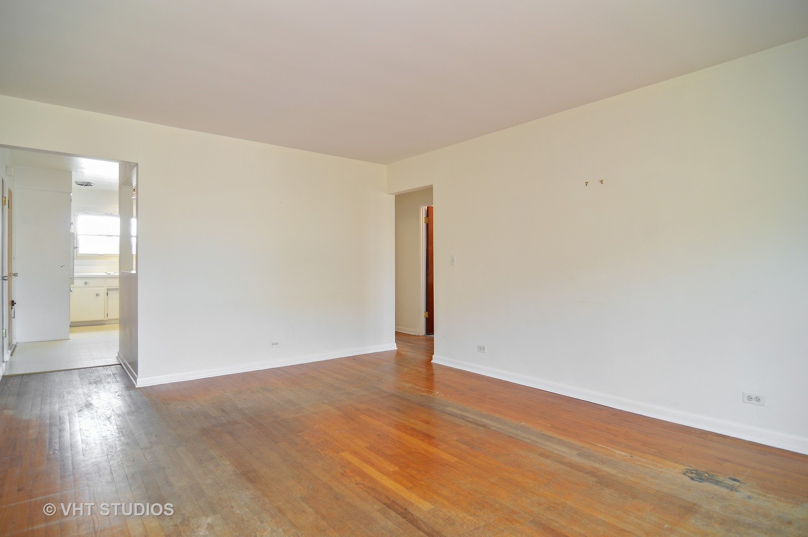 501 Sheridan Road, Unit 3C Evanston, IL 60202 - Photo 4 of 10 an empty room with wooden floor and windows