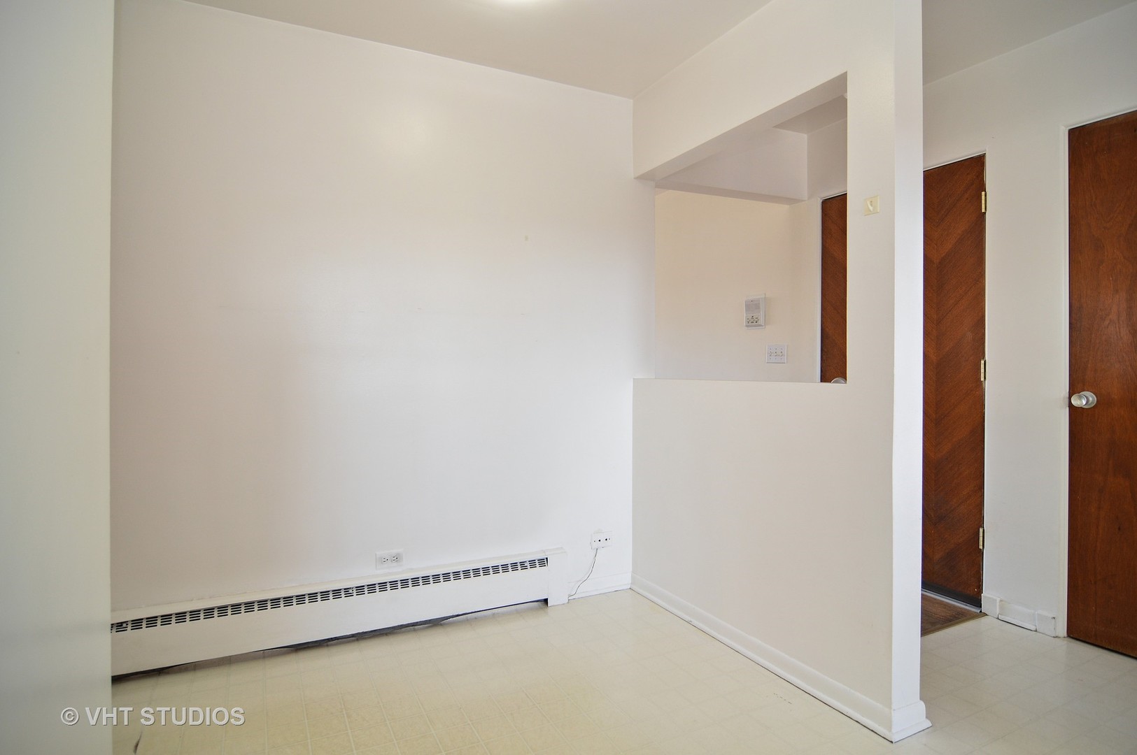 501 Sheridan Road, Unit 3C Evanston, IL 60202 - Photo 5 of 10 a view of a room with an empty space