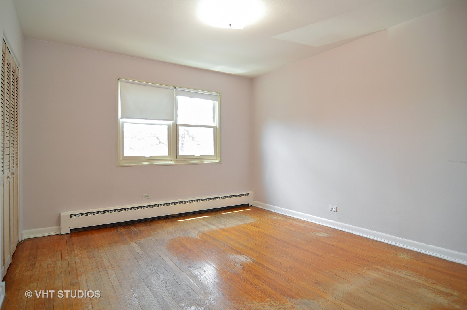501 Sheridan Road, Unit 3C Evanston, IL 60202 - Photo 6 of 10 an empty room with wooden floor and windows
