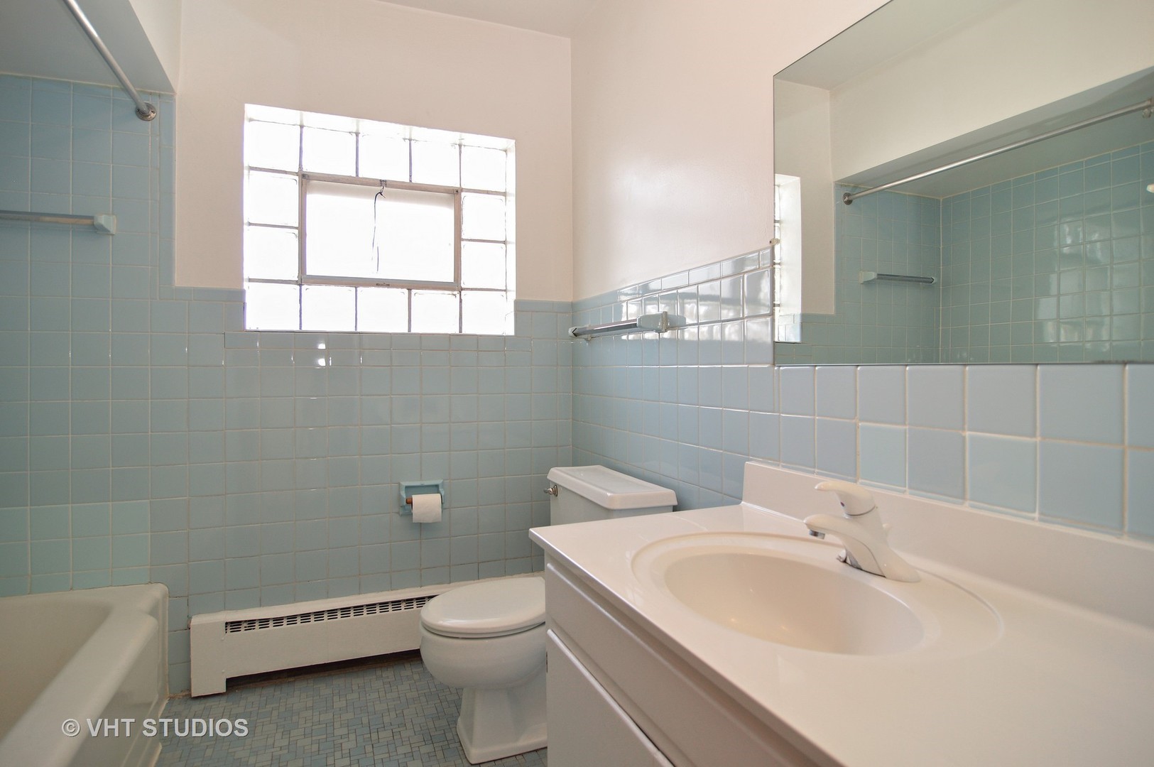 501 Sheridan Road, Unit 3C Evanston, IL 60202 - Photo 9 of 10 a bathroom with a sink a toilet and a mirror