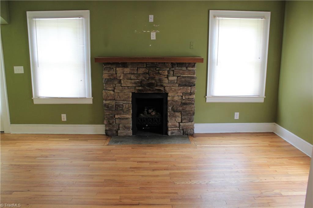 5517 Old Thomasville Road High Point, NC 27263 - Photo 16 of 30 LIVING ROOM