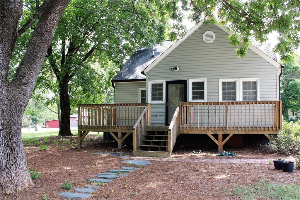 5517 Old Thomasville Road High Point, NC 27263 - Photo 4 of 30 GREAT SPACE FOR BACK YARD ENTERTAINING OR JUST A SPOT TO RELAX!