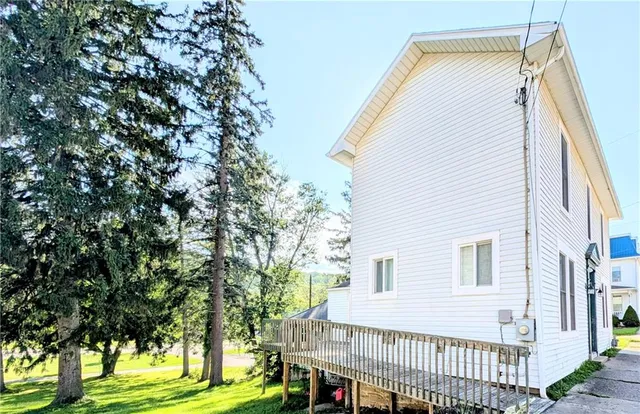 $304,900 | 123 West Loyalhanna Street, Ligonier, PA 15658