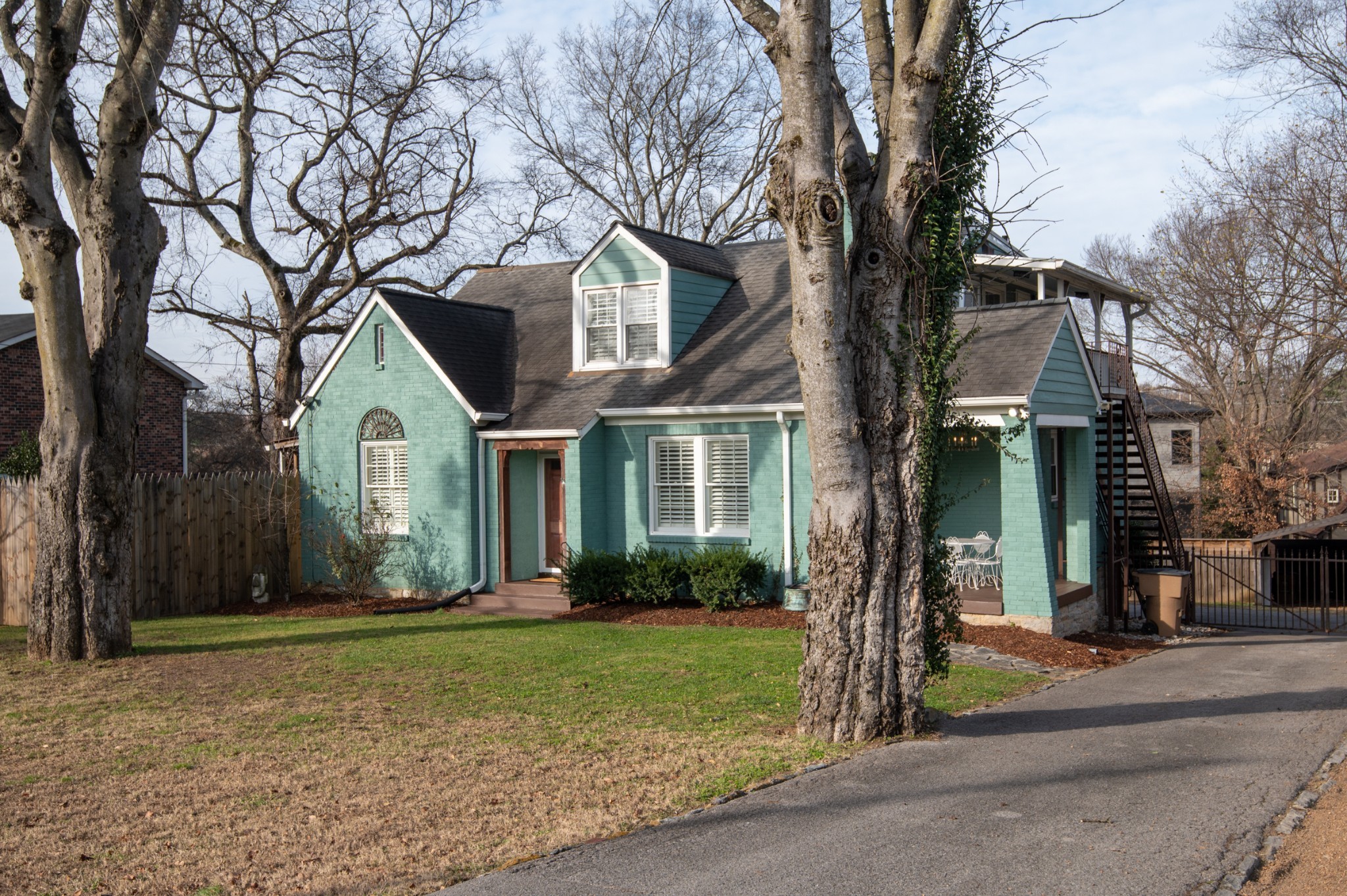 1002 Sutton Hill Road Nashville, TN 37204 - Photo 2 of 40 a front view of a house with garden