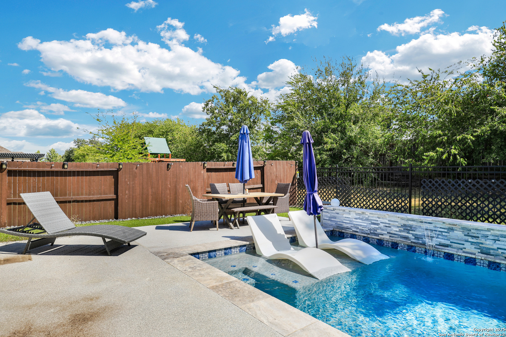 110 Giverny Boerne, TX 78006 - Photo 28 of 31 a view of a backyard with sitting area
