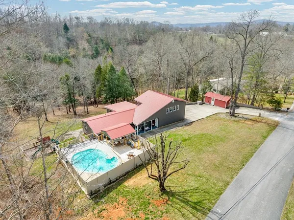 $525,000 | 465 Winding River Drive, Sparta, TN 38583