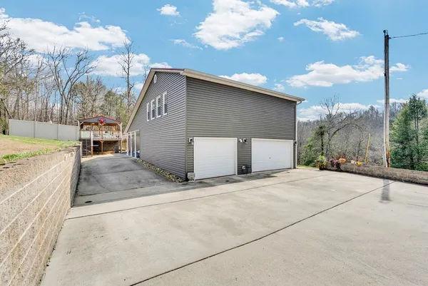 $525,000 | 465 Winding River Drive, Sparta, TN 38583