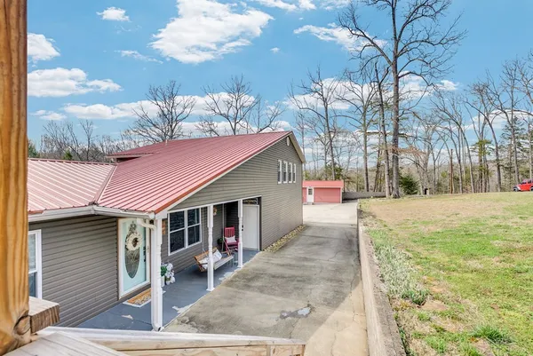 $525,000 | 465 Winding River Drive, Sparta, TN 38583