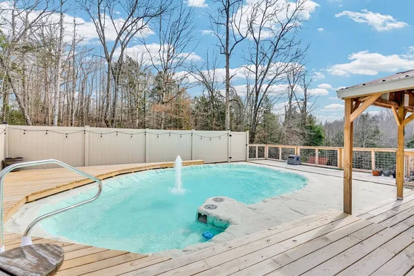 $525,000 | 465 Winding River Drive, Sparta, TN 38583