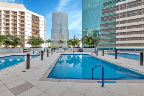 $880,000 | 200 Biscayne Blvd Way, Miami, FL 33131