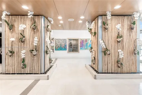 $880,000 | 200 Biscayne Blvd Way, Miami, FL 33131