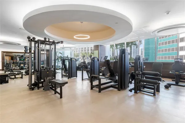 $880,000 | 200 Biscayne Blvd Way, Miami, FL 33131
