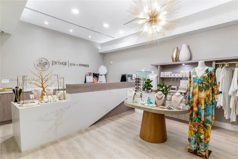 $880,000 | 200 Biscayne Blvd Way, Miami, FL 33131