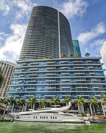 $880,000 | 200 Biscayne Blvd Way, Miami, FL 33131