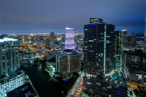 $880,000 | 200 Biscayne Blvd Way, Miami, FL 33131