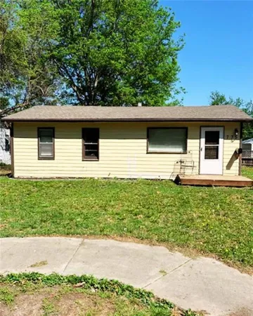$150,000 | 735 South Willow Street, Ottawa, KS 66067