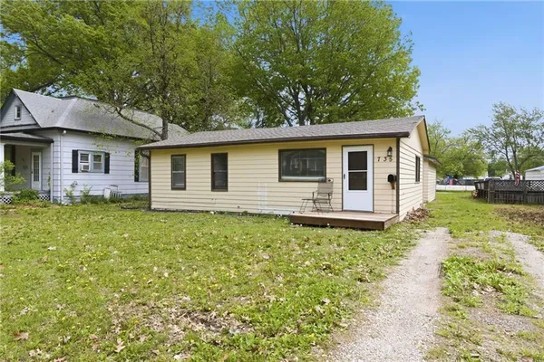 $150,000 | 735 South Willow Street, Ottawa, KS 66067