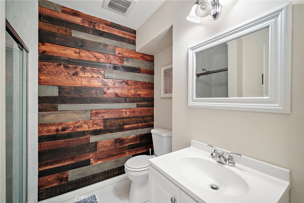 2404 Niagara Way Costa Mesa, CA 92626 - Photo 13 of 19