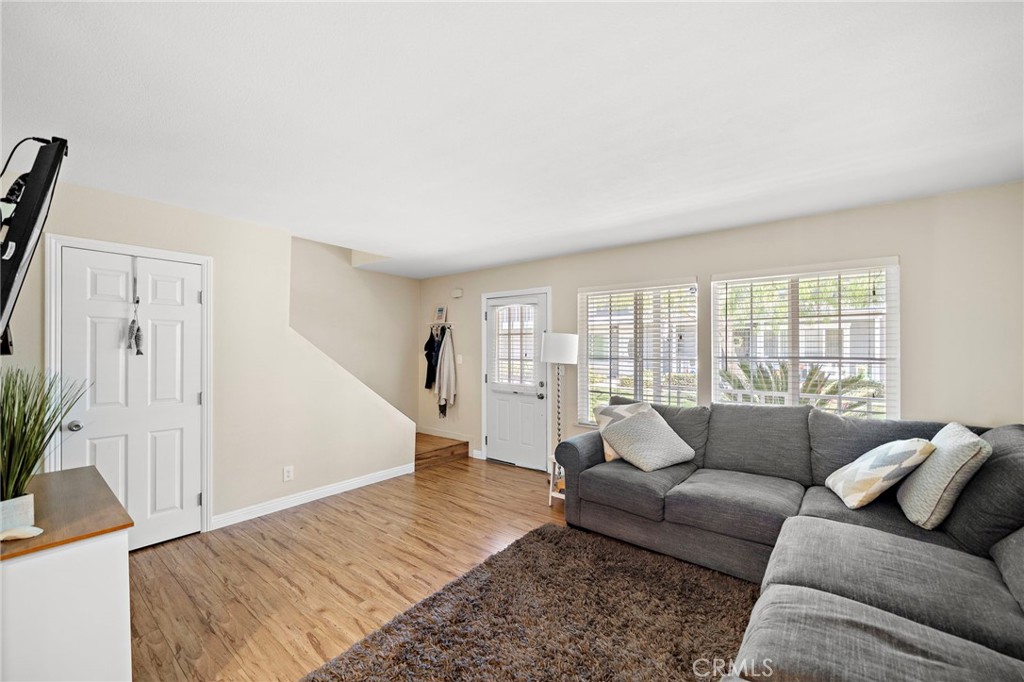 2404 Niagara Way Costa Mesa, CA 92626 - Photo 5 of 19