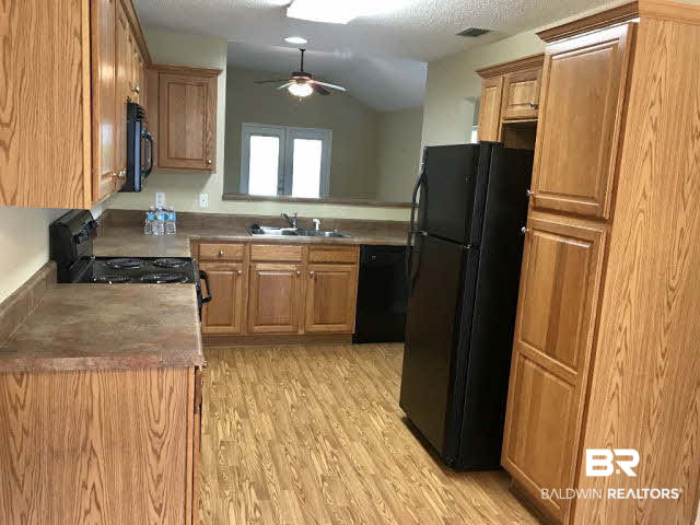 1854 Harrington Way Mobile, AL 36695 - Photo 3 of 18 Kitchen