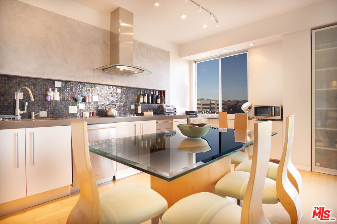 10747 Wilshire Boulevard, Unit 1208 Los Angeles, CA 90024 - Photo 13 of 33