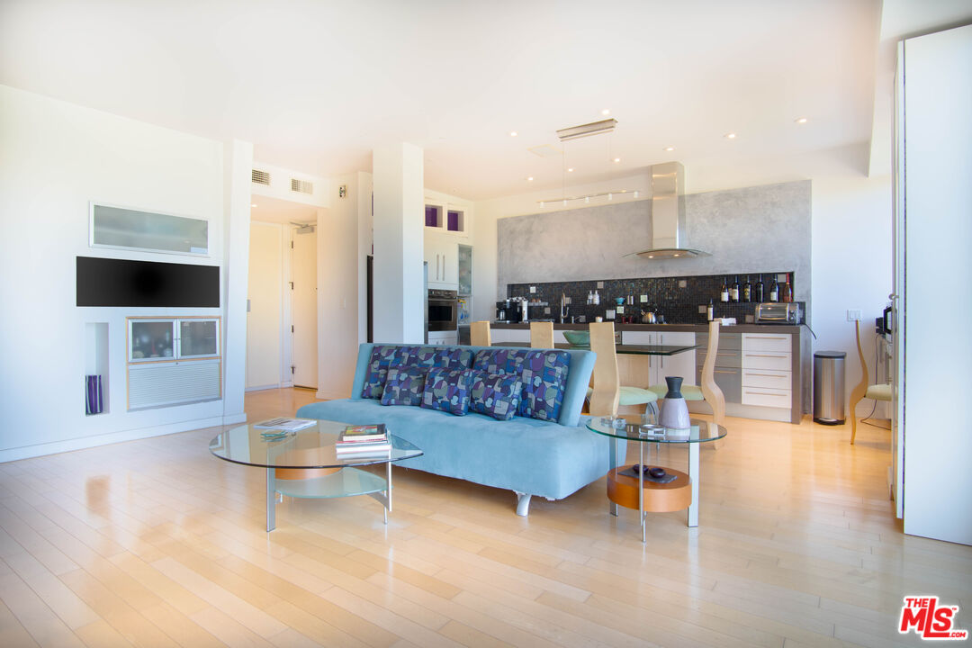 10747 Wilshire Boulevard, Unit 1208 Los Angeles, CA 90024 - Photo 16 of 33