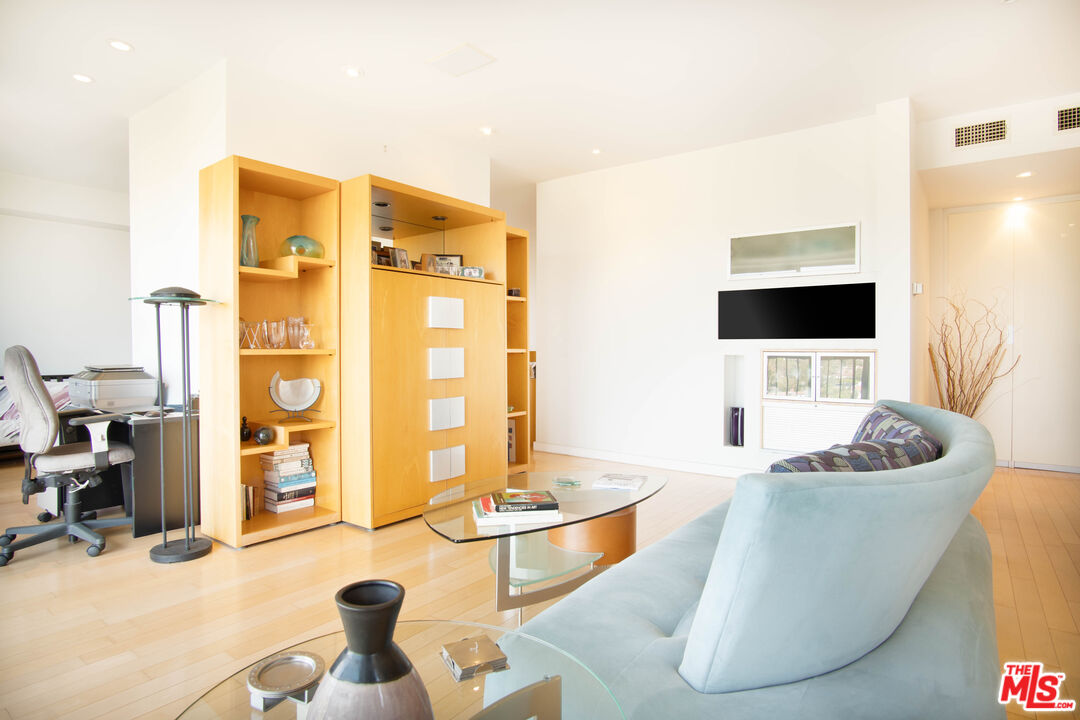 10747 Wilshire Boulevard, Unit 1208 Los Angeles, CA 90024 - Photo 19 of 33