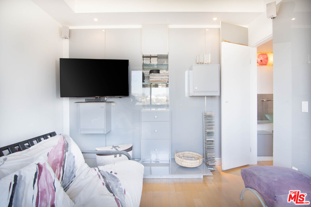 10747 Wilshire Boulevard, Unit 1208 Los Angeles, CA 90024 - Photo 24 of 33