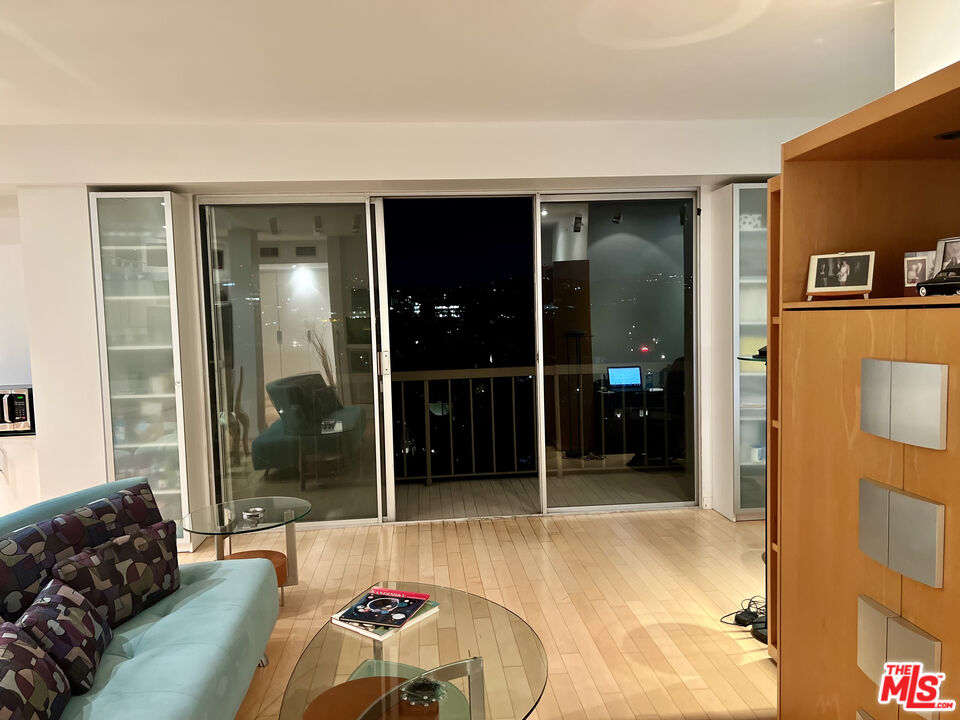 10747 Wilshire Boulevard, Unit 1208 Los Angeles, CA 90024 - Photo 31 of 33