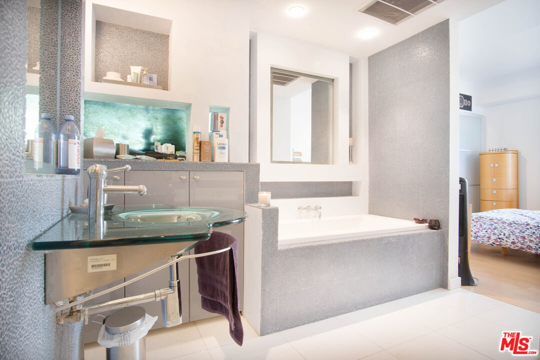 10747 Wilshire Boulevard, Unit 1208 Los Angeles, CA 90024 - Photo 32 of 33