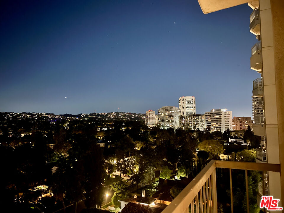 10747 Wilshire Boulevard, Unit 1208 Los Angeles, CA 90024 - Photo 7 of 33