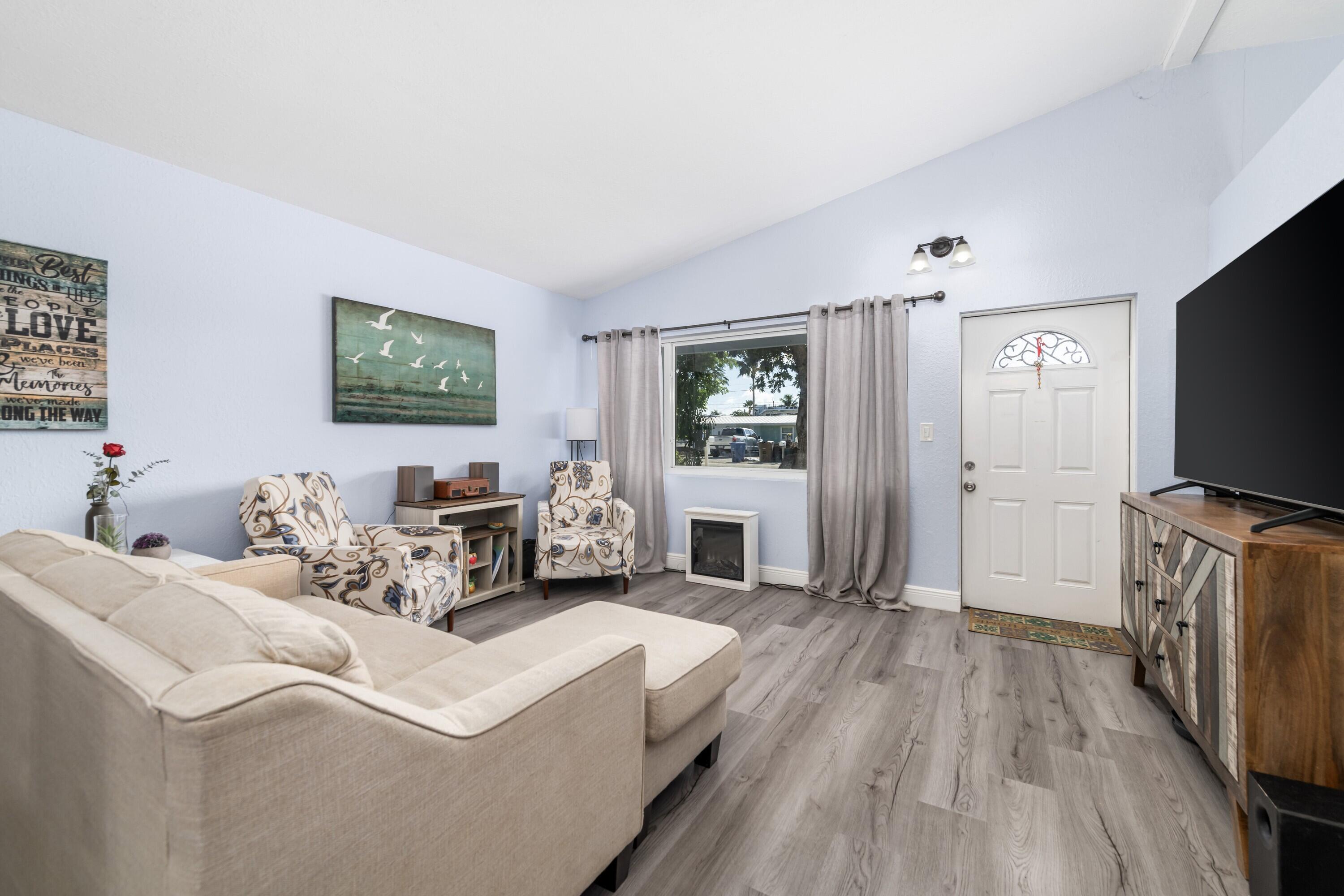 423 80th Street Marathon, FL 33050 - Photo 13 of 39 a living room with furniture and a flat screen tv
