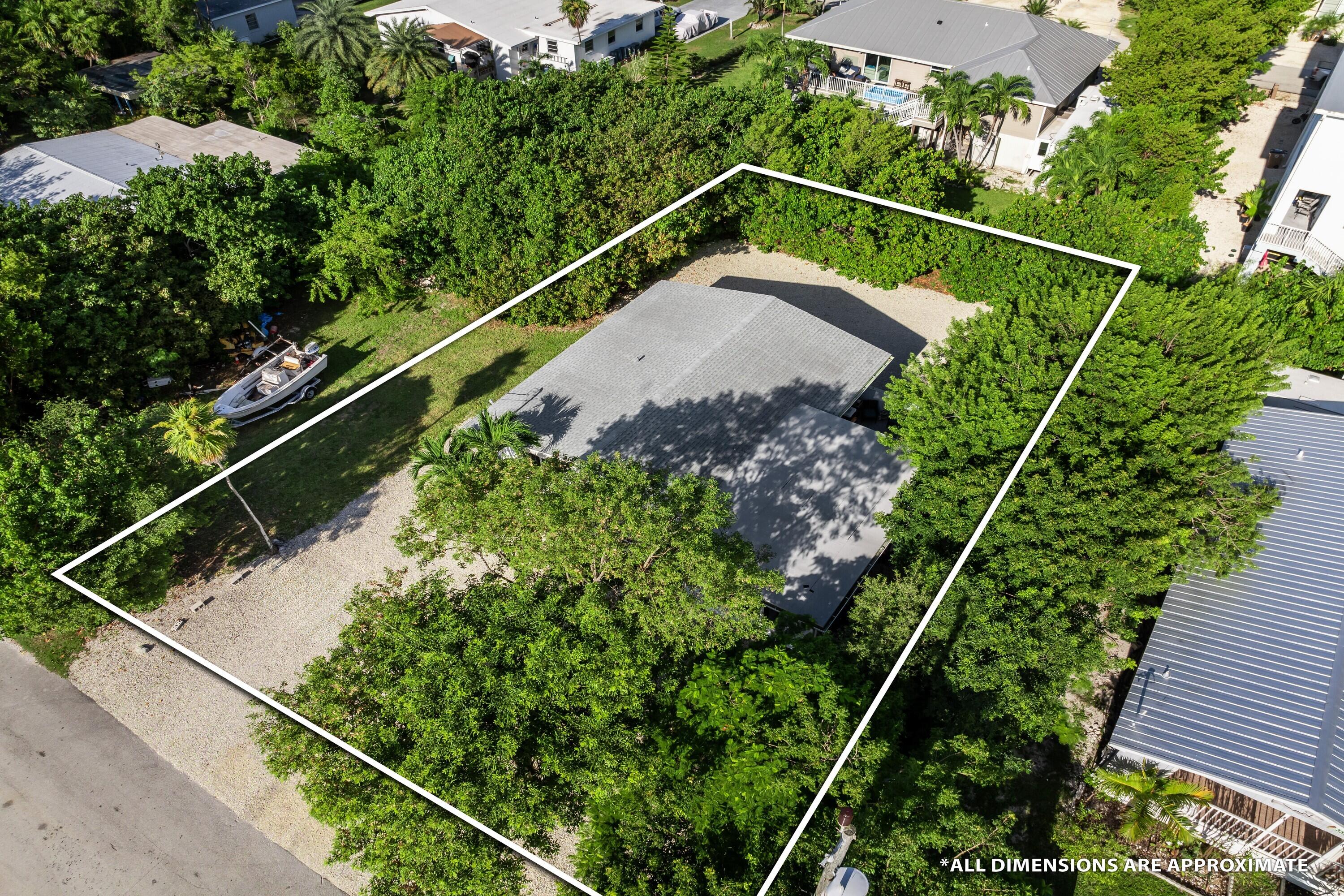 423 80th Street Marathon, FL 33050 - Photo 33 of 39 a view of a tennis court