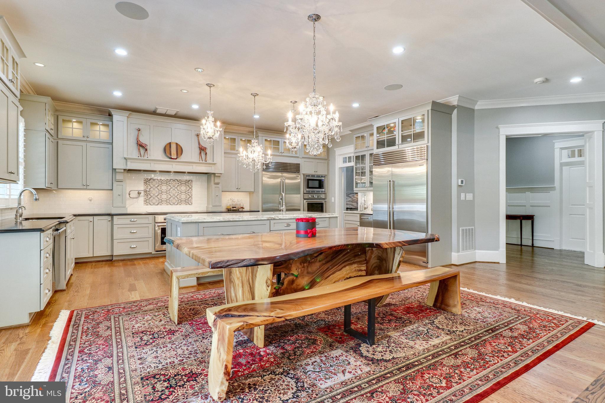 131 Kingsley Road Southwest Vienna, VA 22180 - Photo 12 of 79