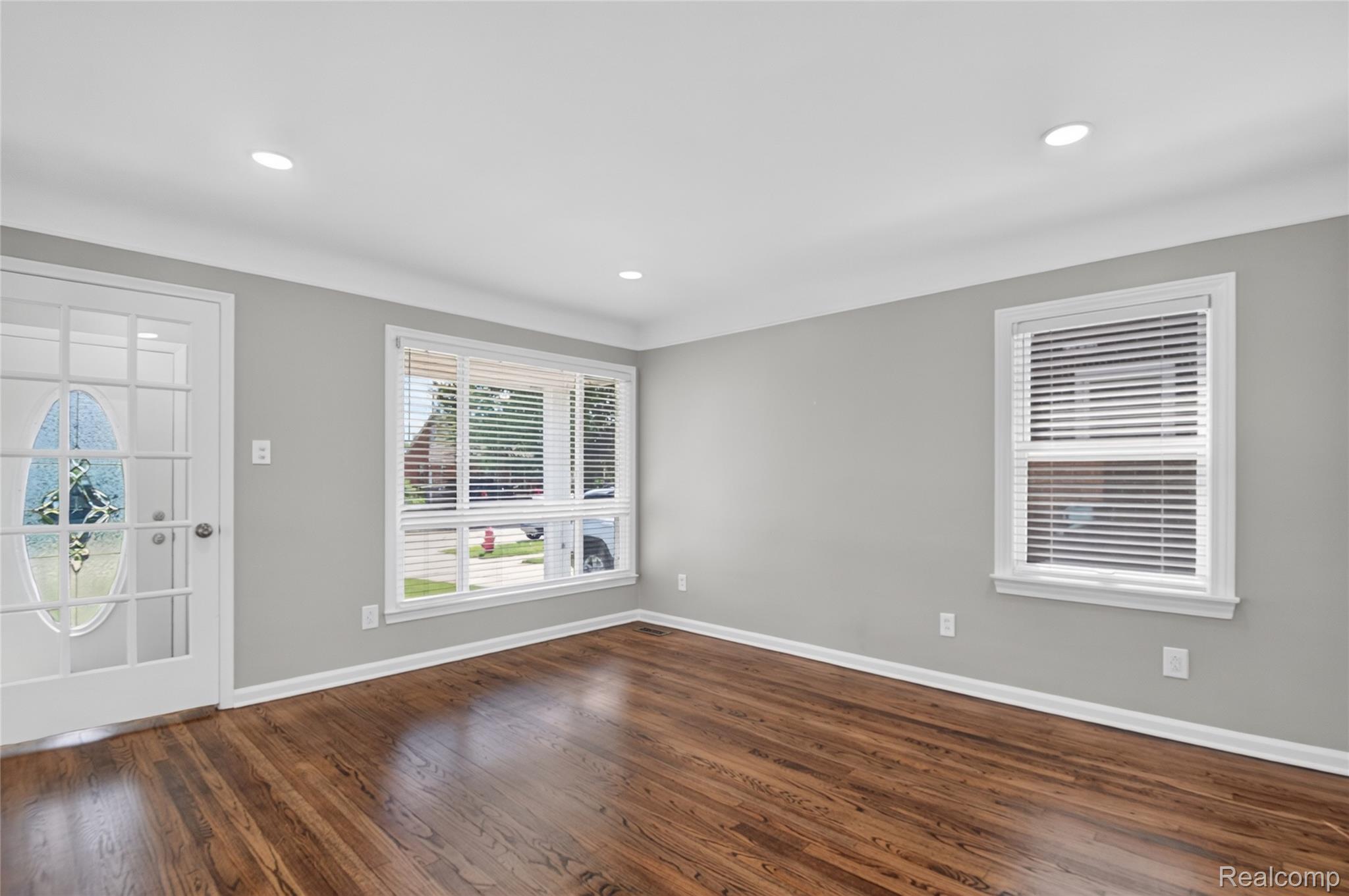 12972 Callender Street Southgate, MI 48195 - Photo 11 of 40 12972-Callender-St-Windowstill 12.jpg