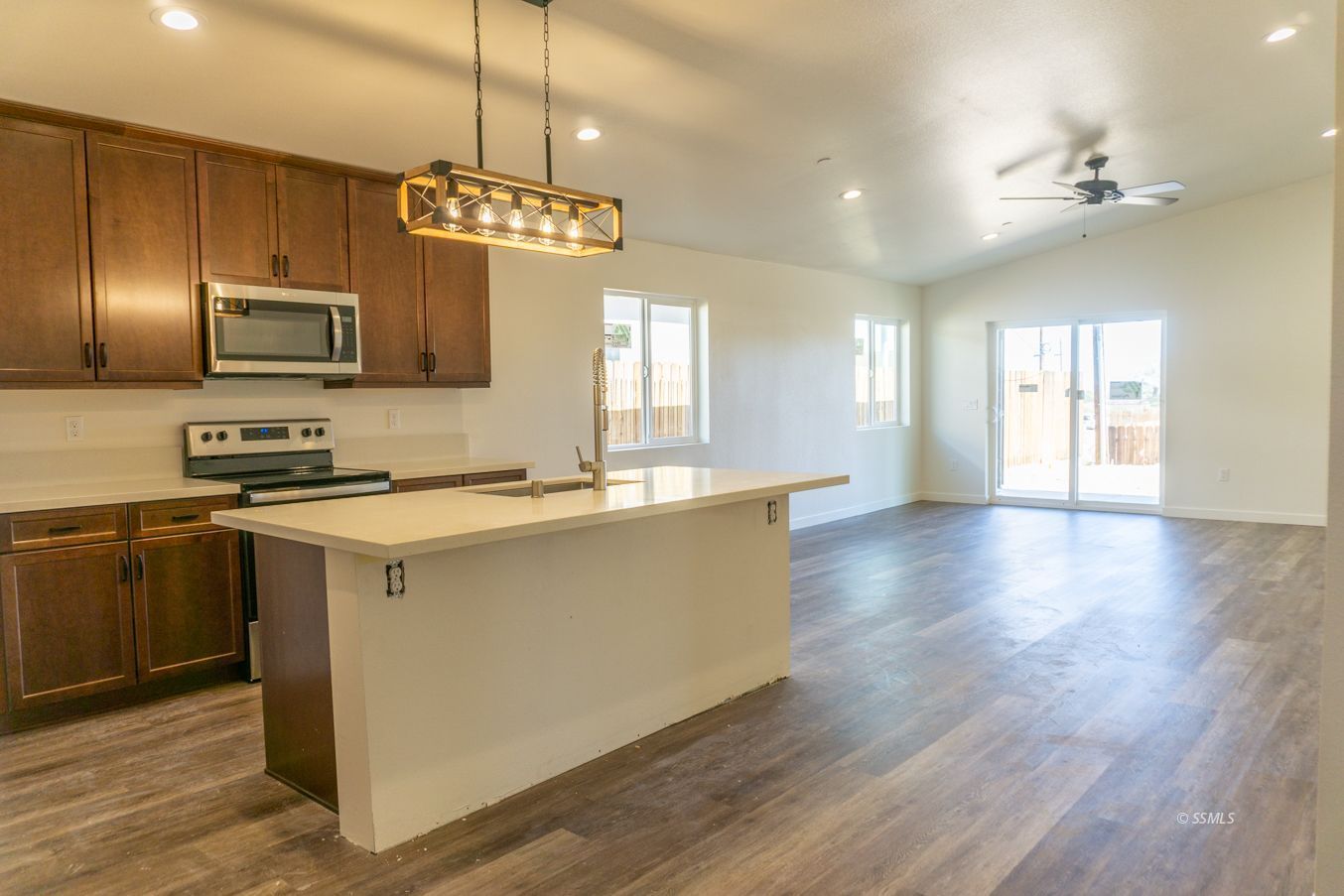 916 South Yorktown Street Ridgecrest, CA 93555 - Photo 4 of 26 Gallery Image 4