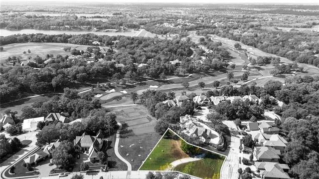 $290,000 | 608 St James Court, Loch Lloyd, MO 64012