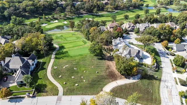 $290,000 | 608 St James Court, Loch Lloyd, MO 64012