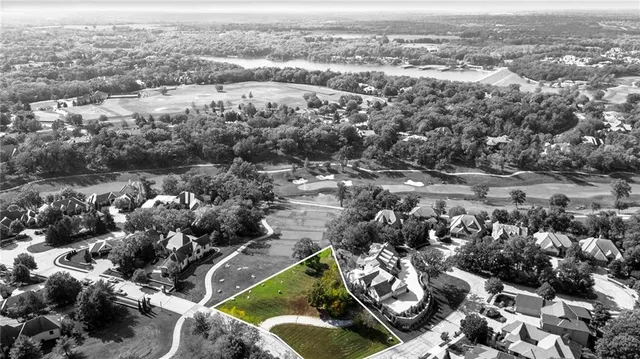 $290,000 | 608 St James Court, Loch Lloyd, MO 64012