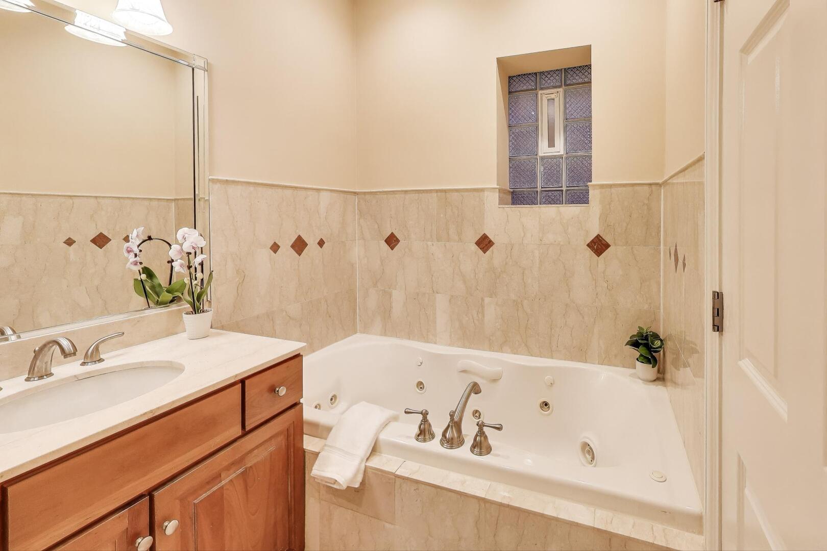 4432 North Dover Street, Unit 1S Chicago, IL 60640 - Photo 15 of 30 a bathroom with a sink and a bathtub