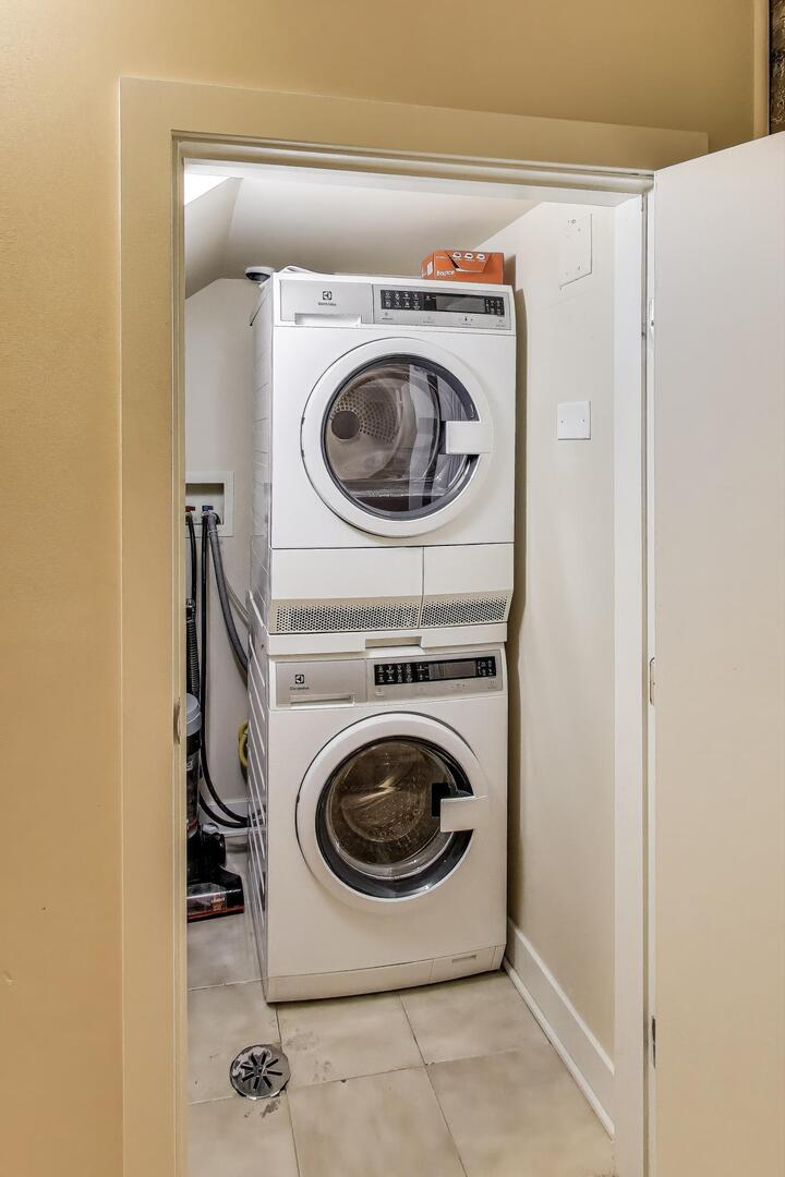 4432 North Dover Street, Unit 1S Chicago, IL 60640 - Photo 29 of 30 a utility room with dryer and washer