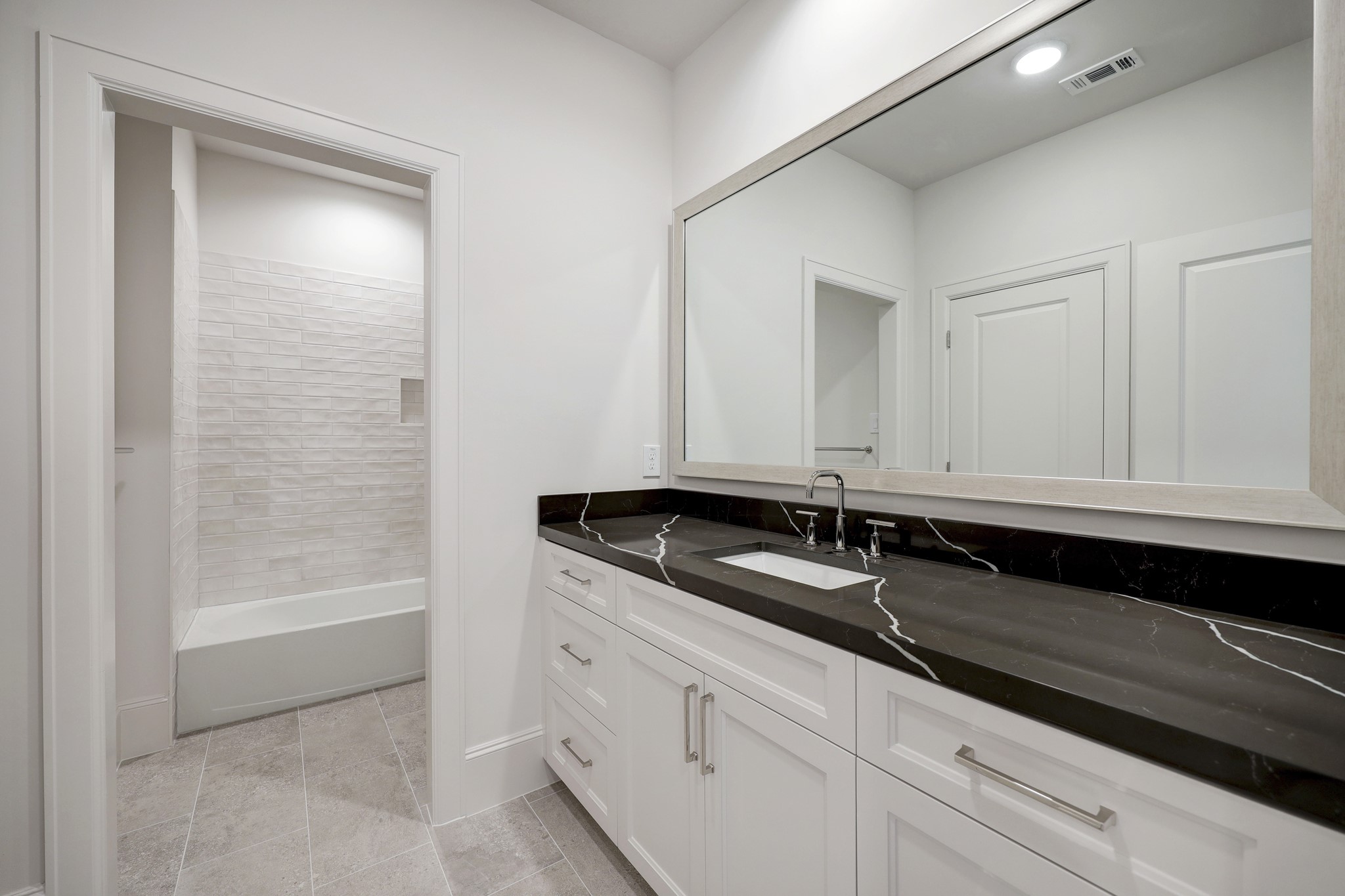 111 Wellington Row Road Houston, TX 77024 - Photo 14 of 19 a bathroom with a sink and a bathtub