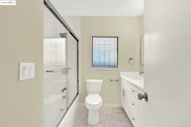 an empty room with an empty space