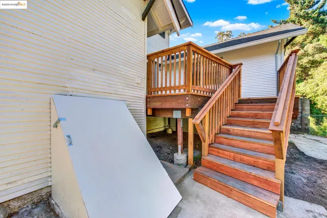 $639,500 | 2106 Woodbine Avenue, Oakland, CA 94602