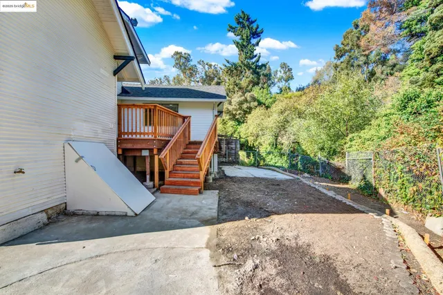 $639,500 | 2106 Woodbine Avenue, Oakland, CA 94602