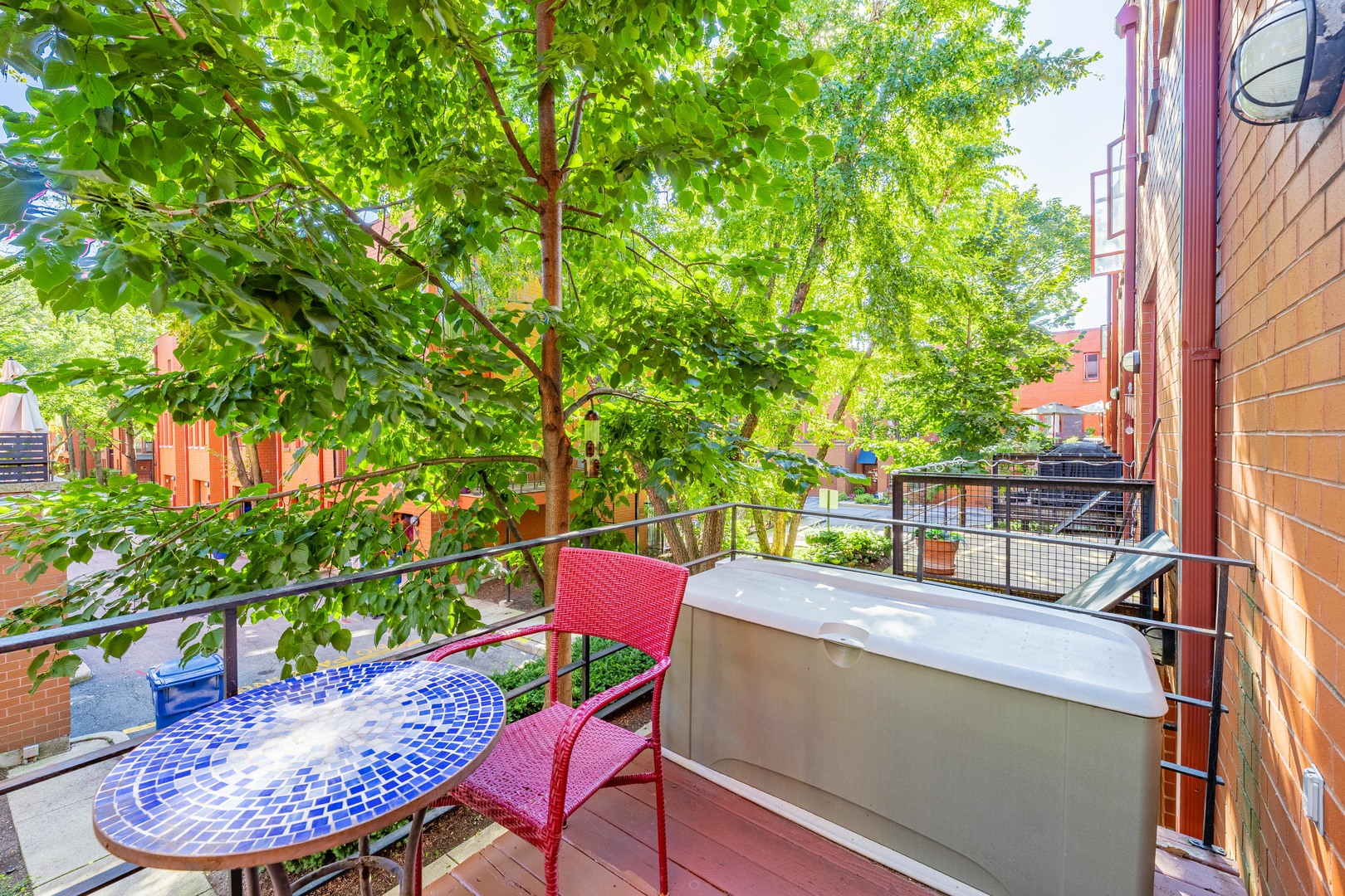 1200 South Federal Street, Unit C Chicago, IL 60605 - Photo 12 of 20 a view of a dining table and chairs in the balcony