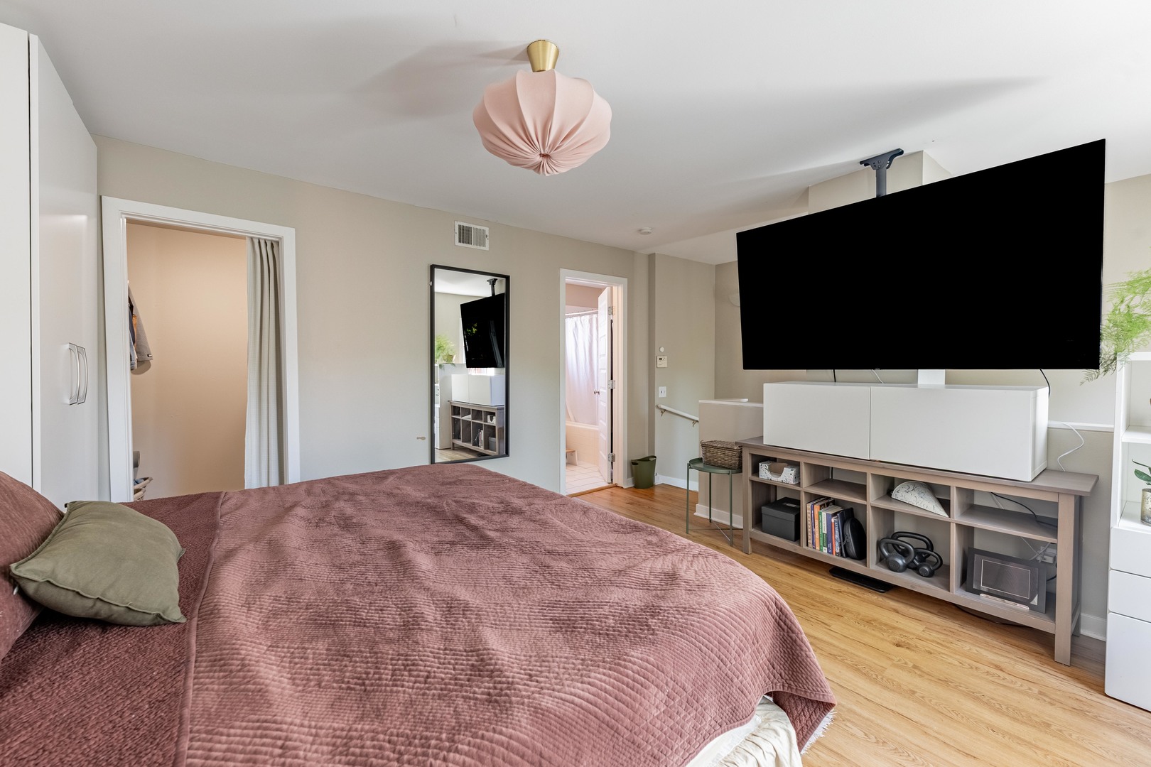 1200 South Federal Street, Unit C Chicago, IL 60605 - Photo 14 of 20 a bedroom with a bed and a flat screen tv