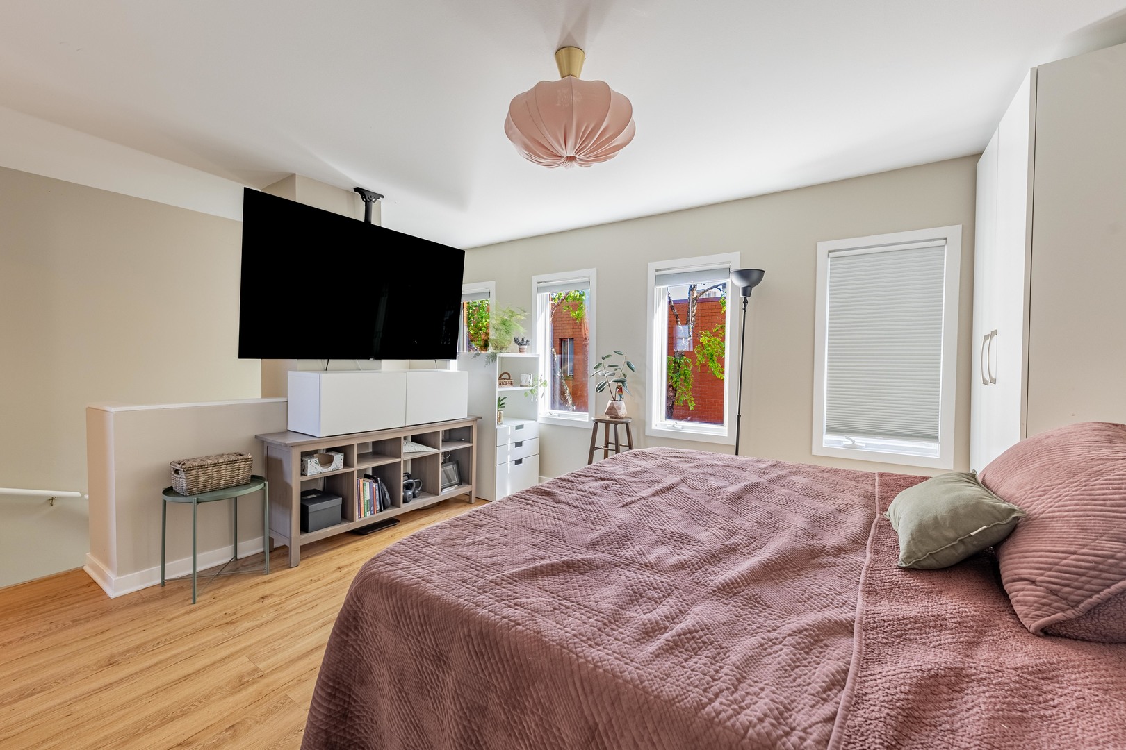 1200 South Federal Street, Unit C Chicago, IL 60605 - Photo 15 of 20 a bedroom with a bed and a flat screen tv