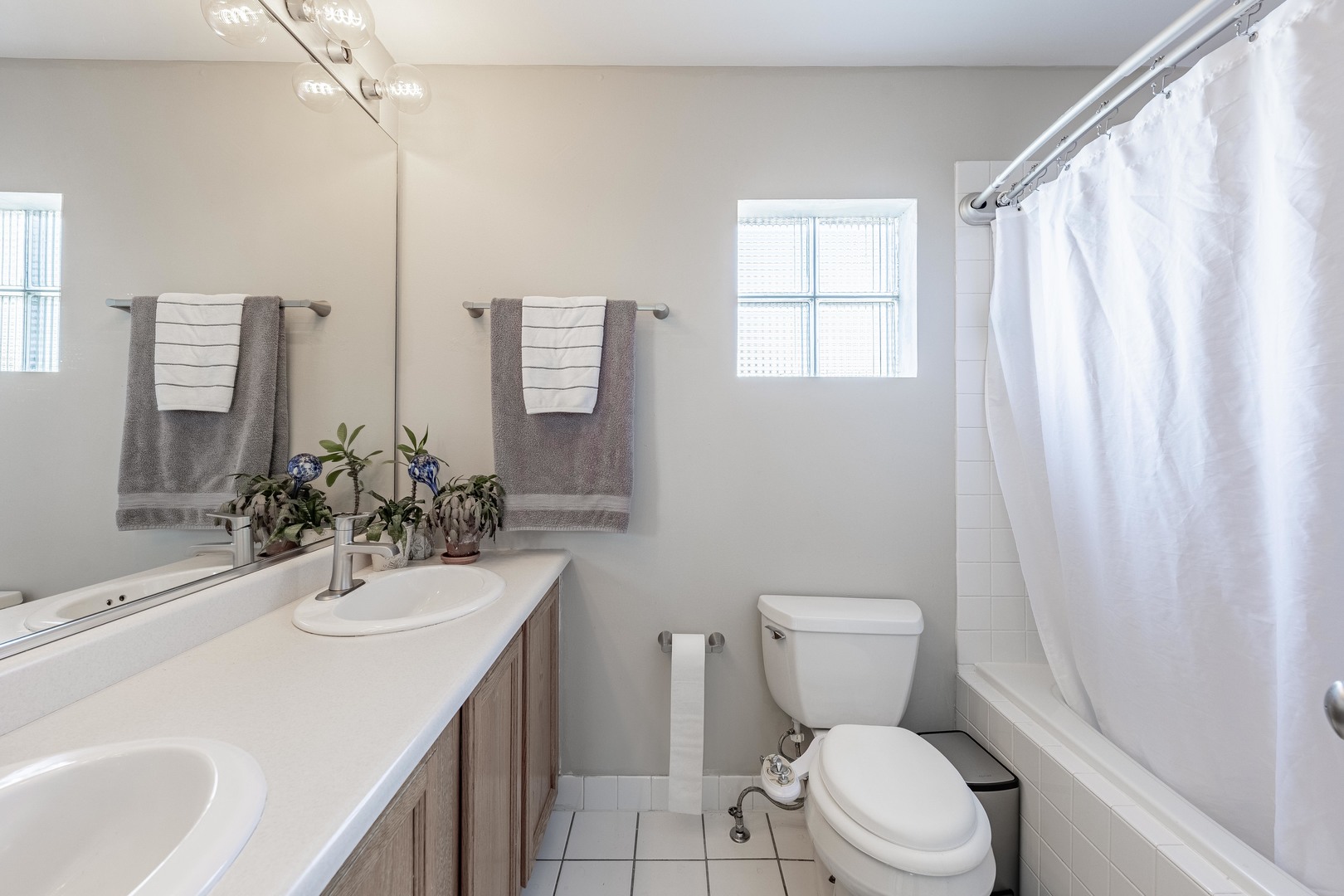 1200 South Federal Street, Unit C Chicago, IL 60605 - Photo 17 of 20 a bathroom with a toilet sink and mirror