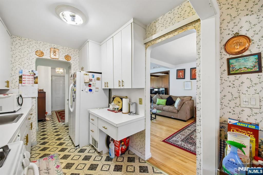 82 Seminary Street Bergenfield, NJ 07621 - Photo 9 of 29